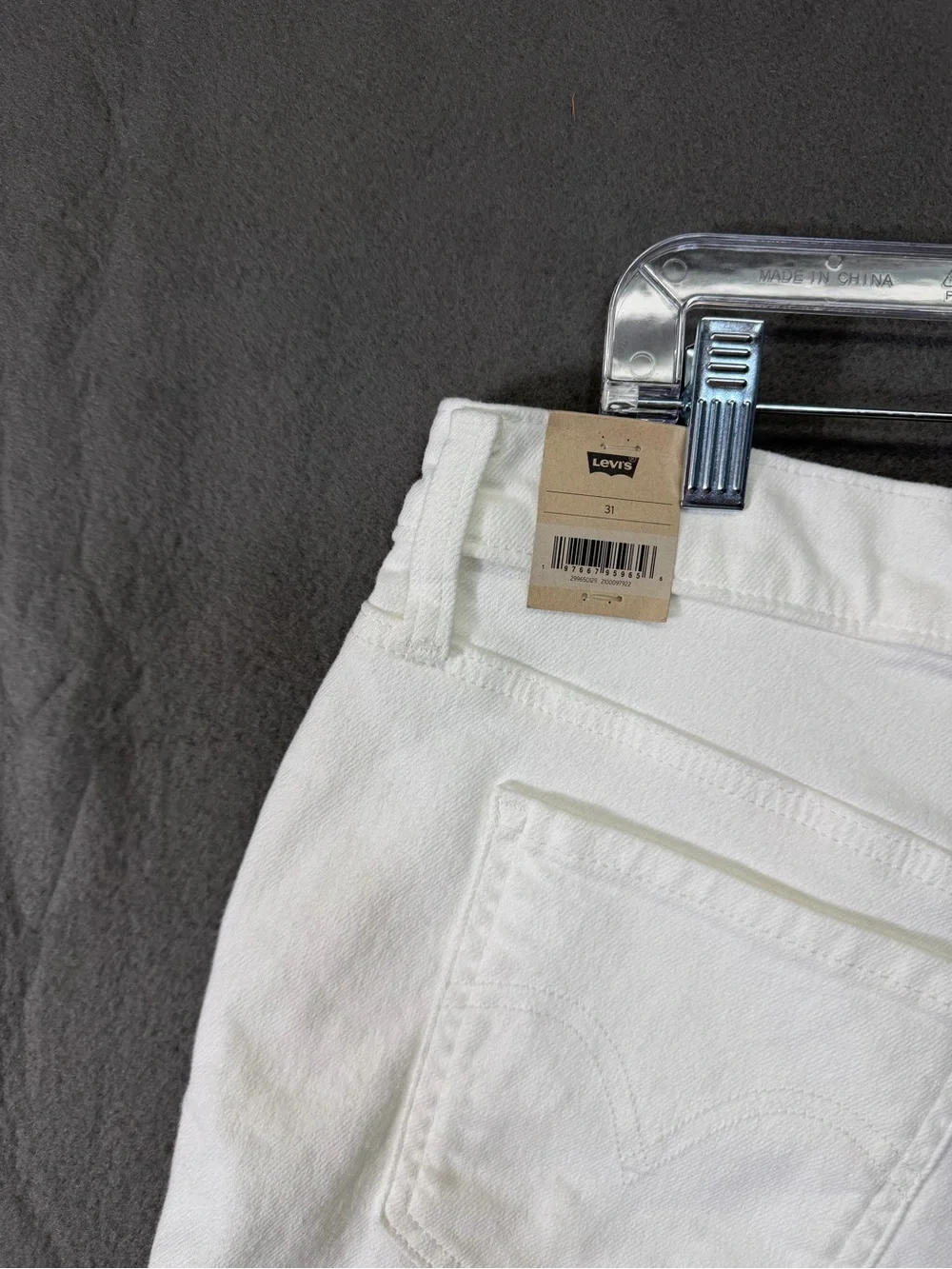 NWT 31 Levi’s Classic mid length shorts White Shorts - Picture 10 of 16